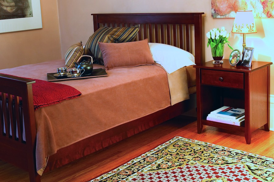 College Woodwork Rossport Full Bed & Nightstand