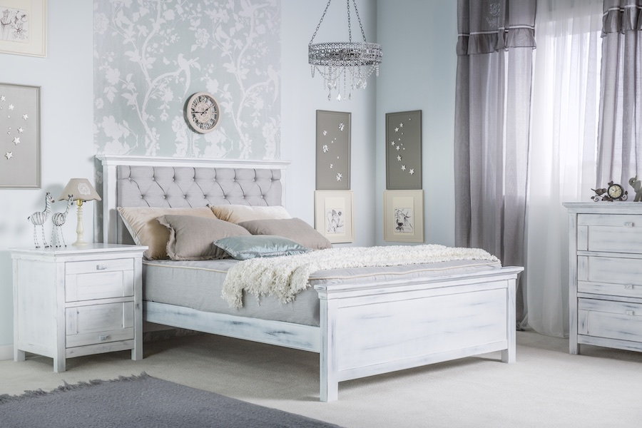 Romina Karisma Full Bed & Nightstand in Rustico