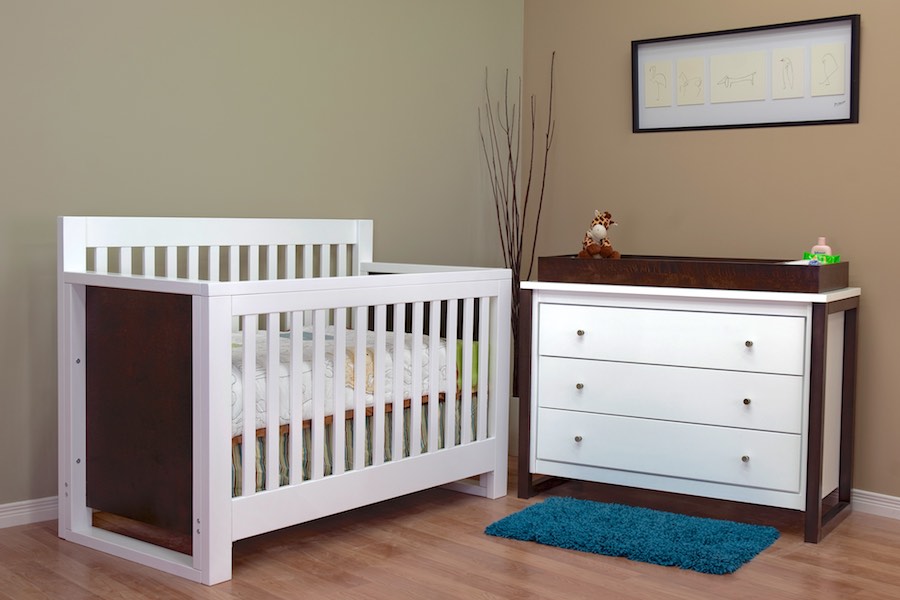 Kidz Decoeur Grrenwich Crib, 3 Drawer Dresser & Changing Tray