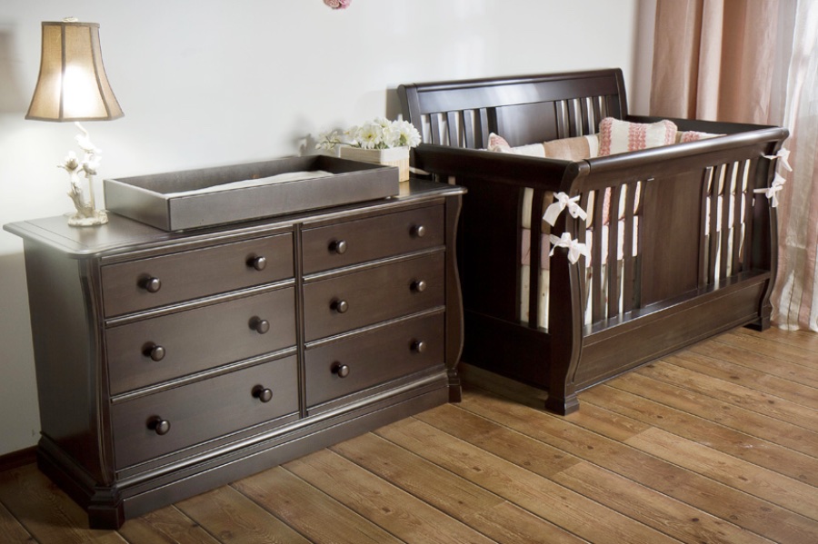 Romina Violini Crib & Dresser in Bruno Rosso