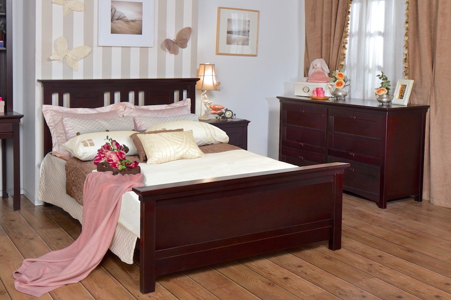 Romina Karisma Full Bed & Dresser in Bruno Rosso